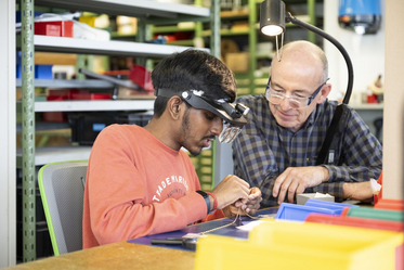 Montagewerkstatt - Stiftung Bühl - genaues arbeiten 