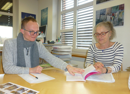 Stiftung Bühl - Spenden - JobCare - Beratungsstelle - Klient und jobcoach am Tisch