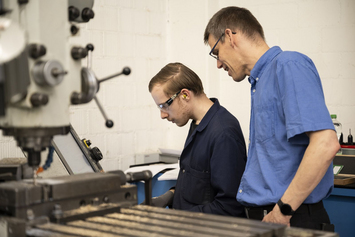 Metallwerkstatt - Stiftung Bühl - Fräse einstellen