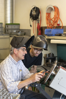 Metallwerkstatt - Stiftung Bühl - Ausbildung am Schweissgerät