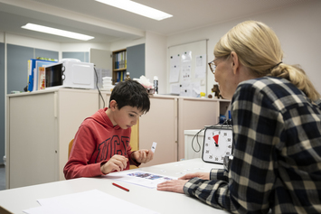 Therapie - Kind in Logopädie - Stiftung Bühl