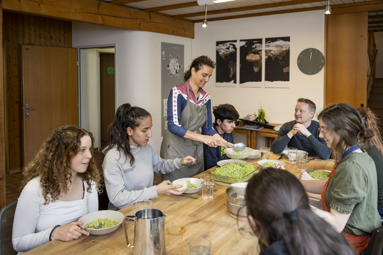 Wohnen - Stiftung Bühl - Abendessen mit Betreuer