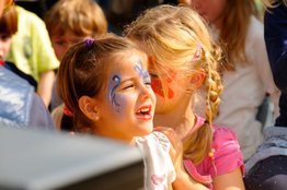 Kinderschminken auf dem Herbstfest - Stiftung Bühl